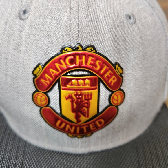 Manchester United 2 New Era Black Cap Strap Back & Black Grey Snap Back - Picture 4 of 16
